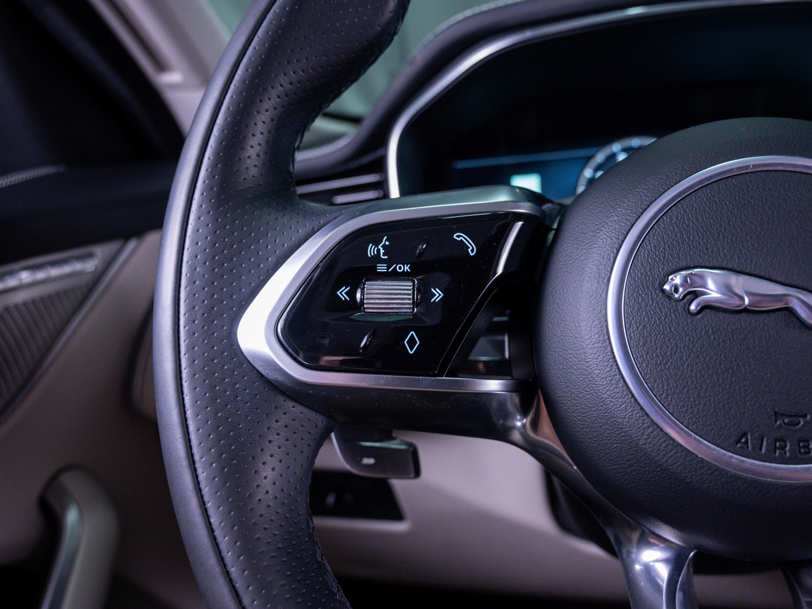 Used 2021 Jaguar F-PACE R-Dynamic S image 22