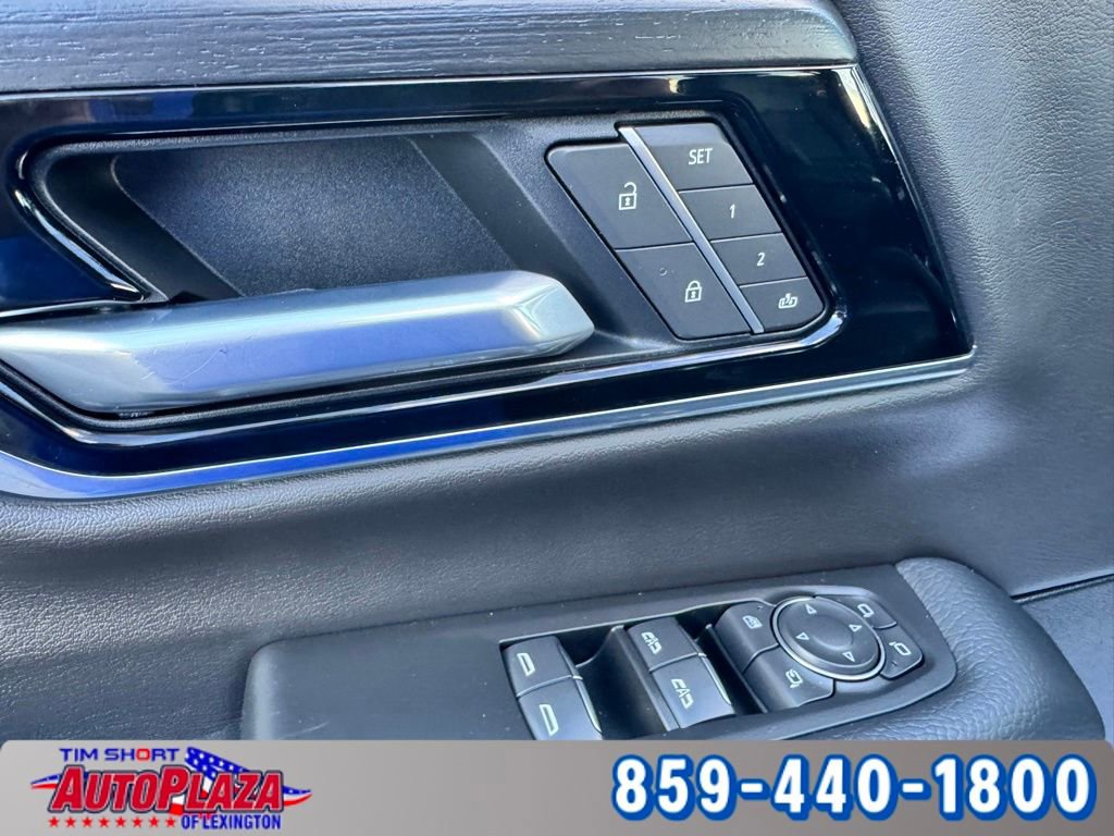 Used 2025 GMC Yukon XL Denali AWD/4WD image 52