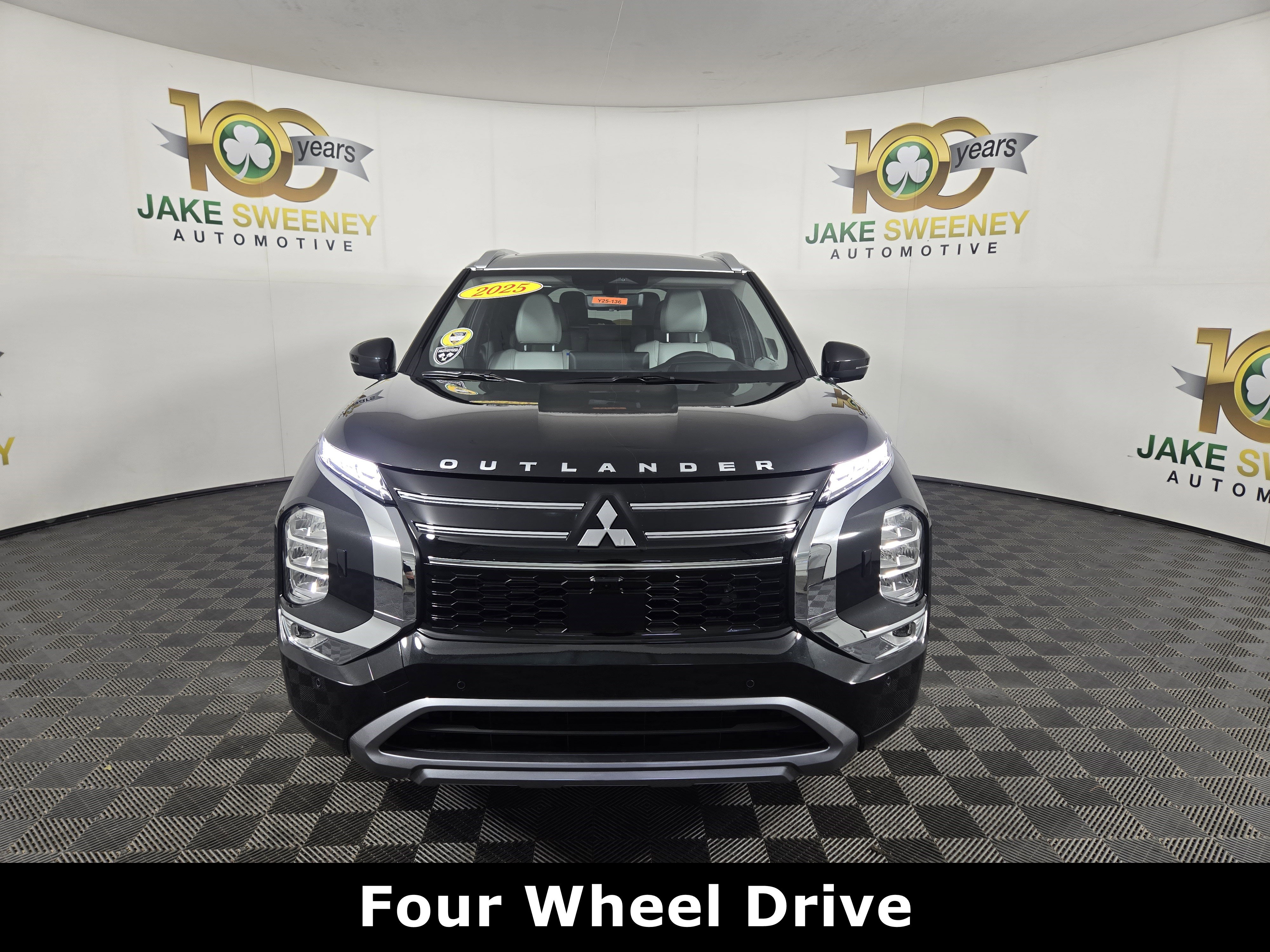 New 2025 Mitsubishi Outlander AWD image 2