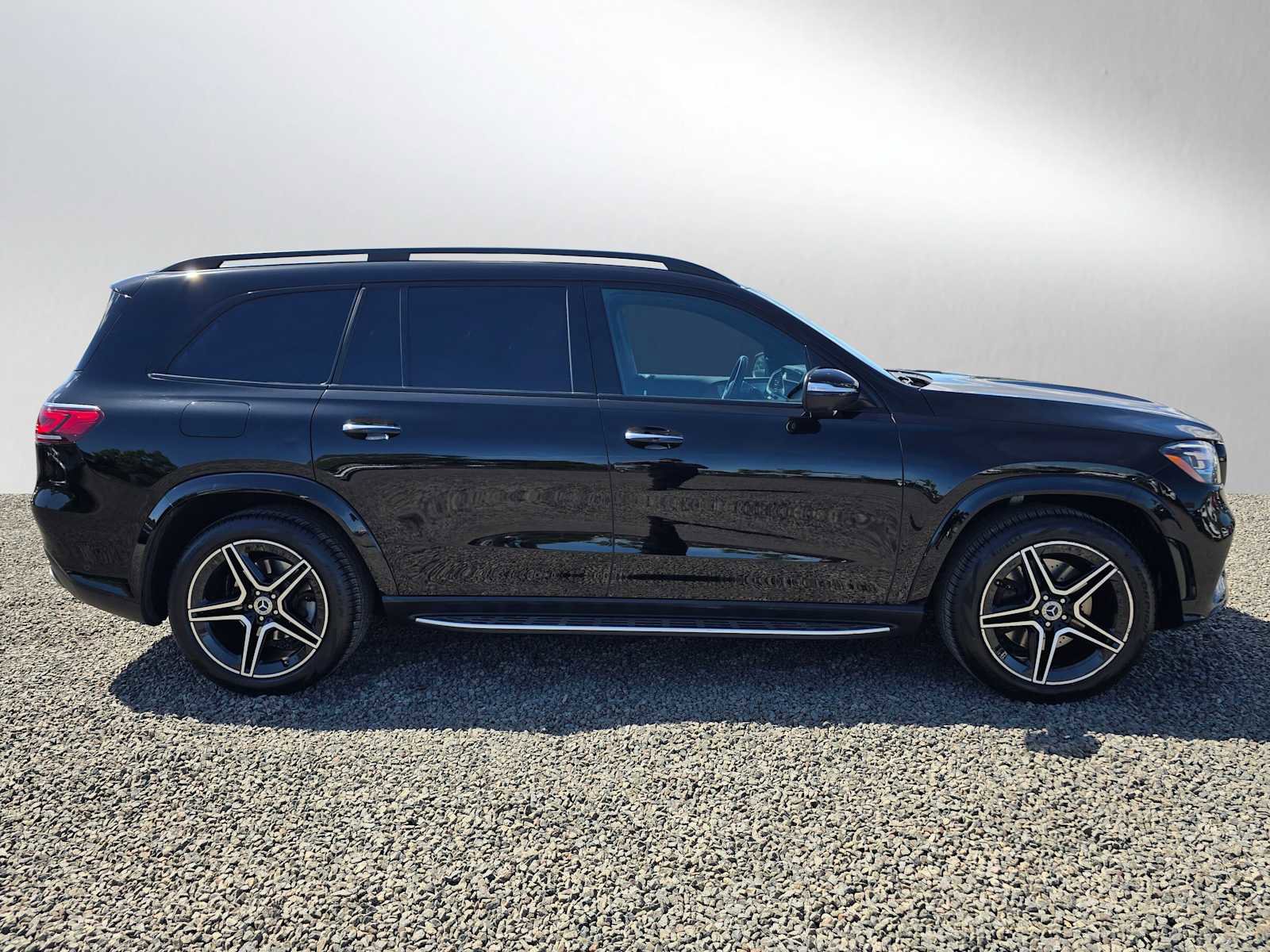 Used 2021 Mercedes-Benz GLS 580 4MATIC image 2