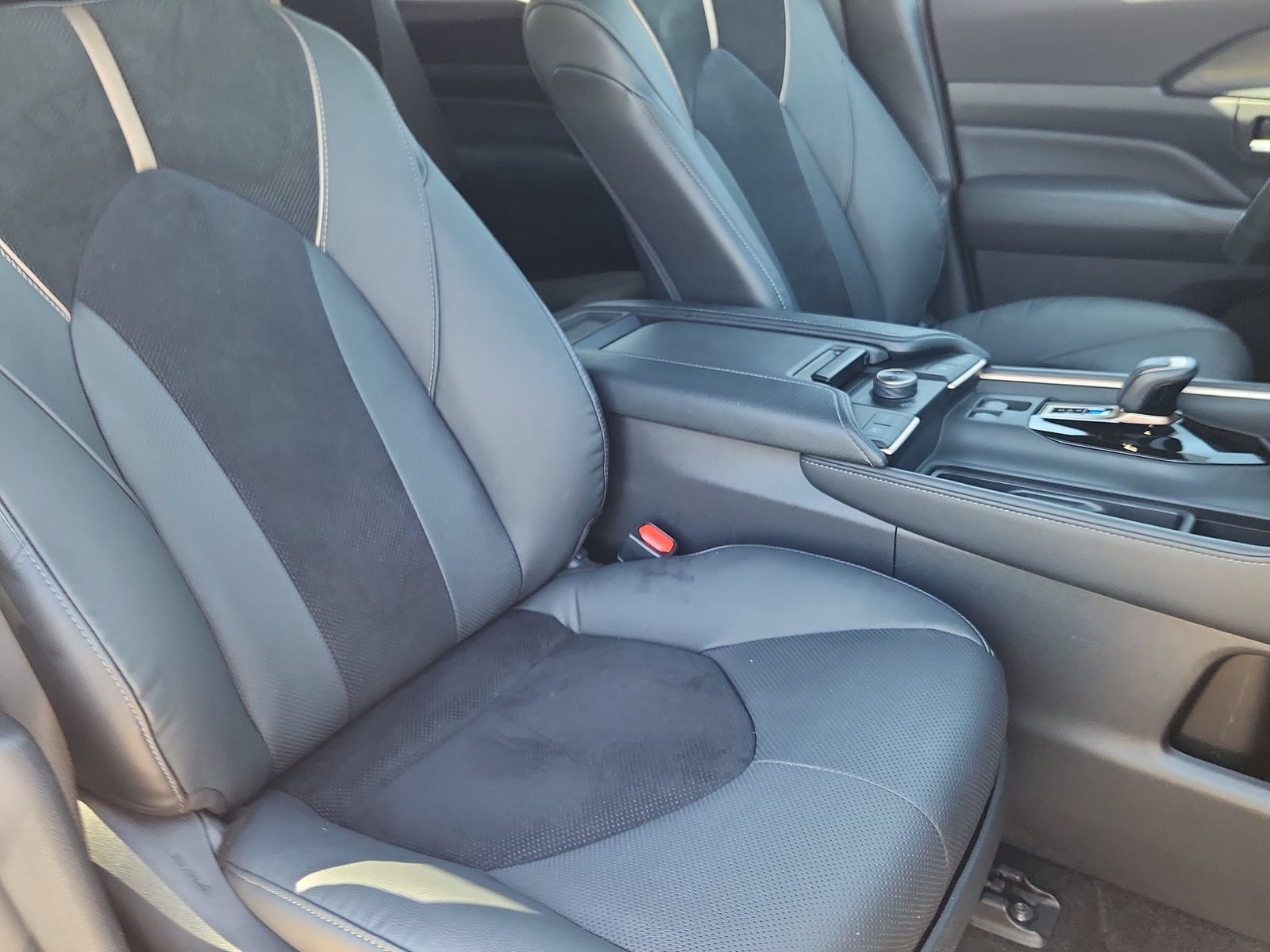 Used 2024 Toyota Grand Highlander AWD Hybrid image 17