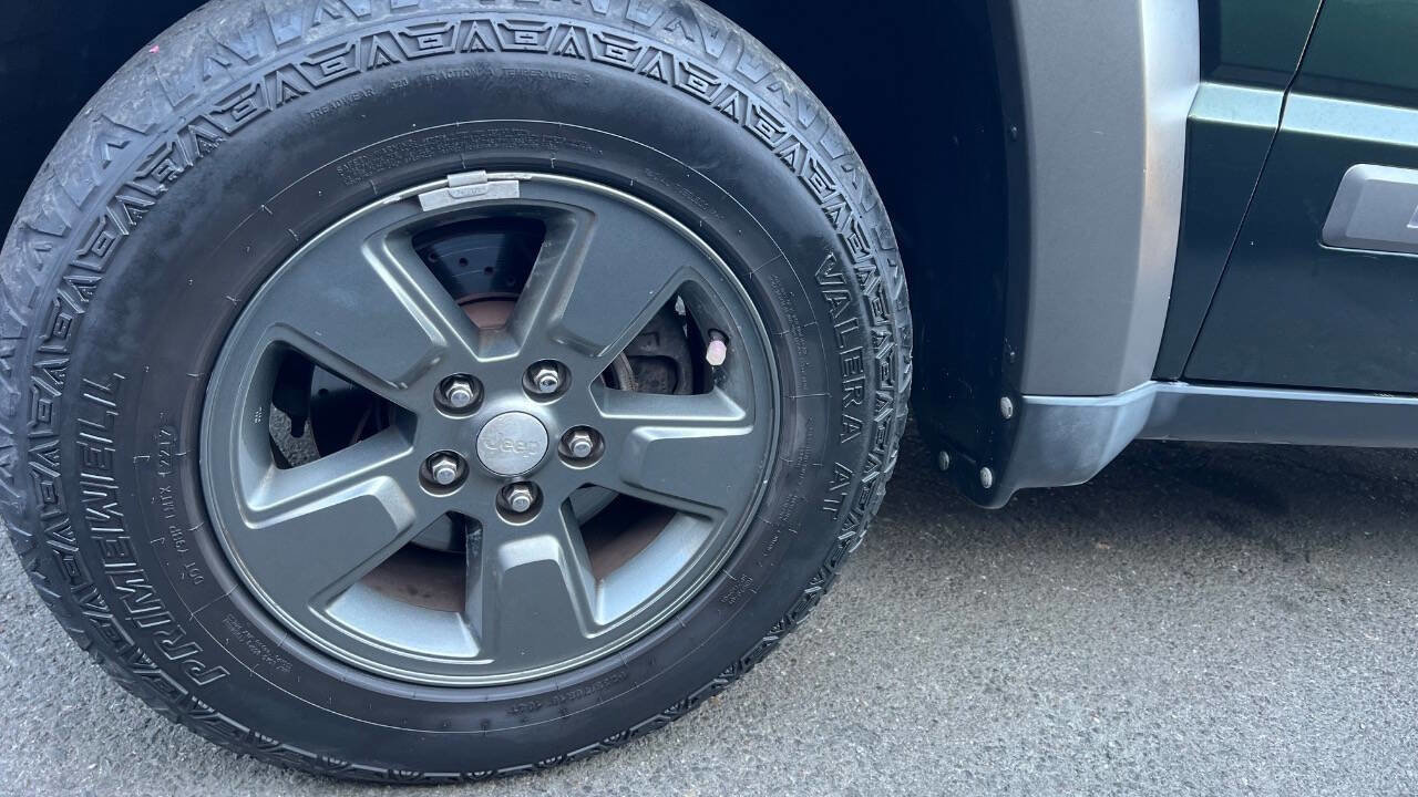 Used 2011 Jeep Liberty Renegade w/ Navigation Convenience Group image 35