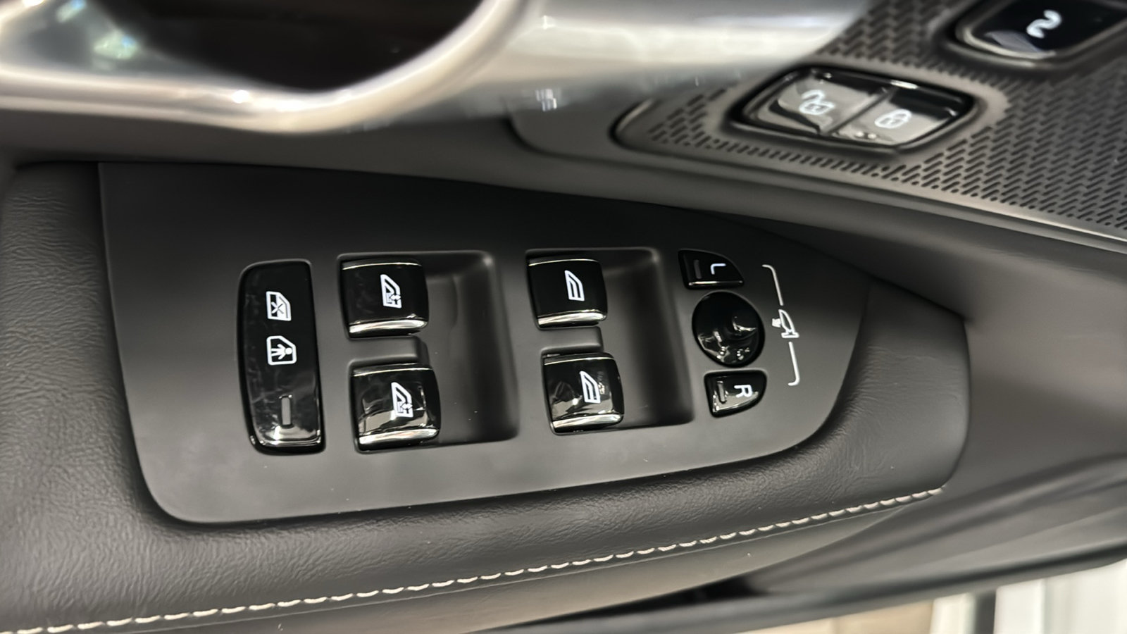 Certified 2023 Volvo S90 B6 Ultimate AWD/4WD image 23