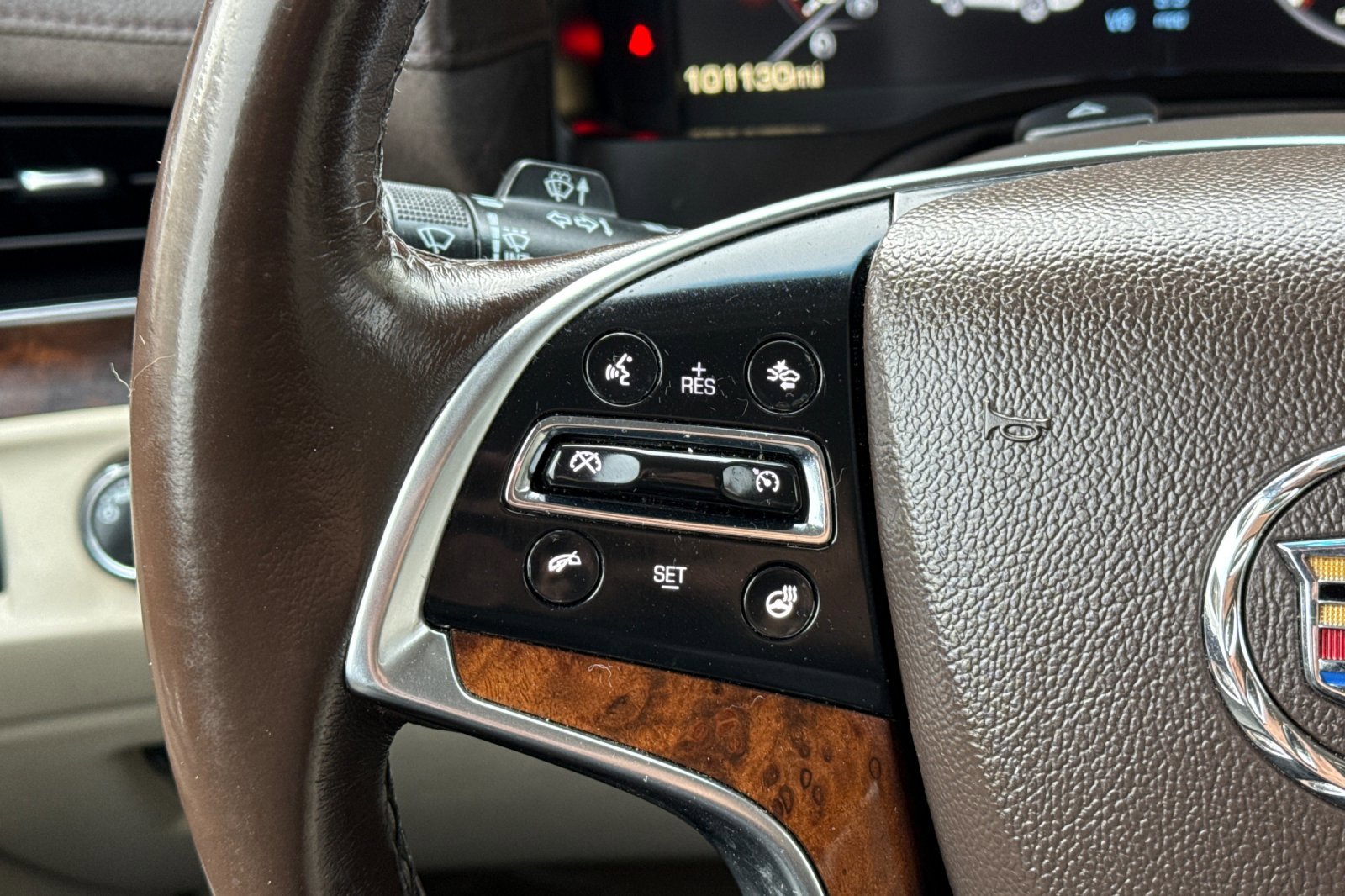 Used 2015 Cadillac Escalade Premium image 31