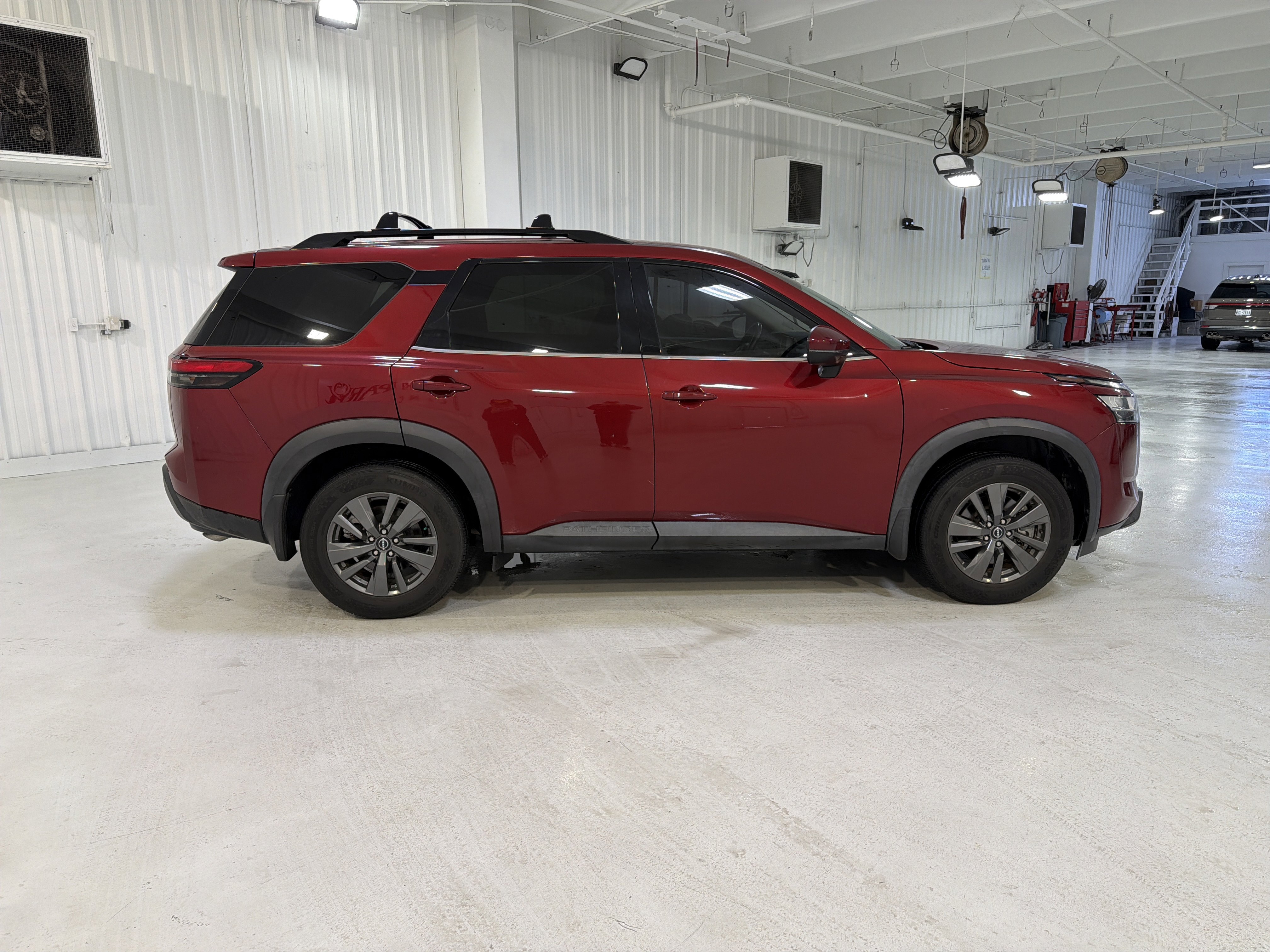Used 2022 Nissan Pathfinder SV image 6