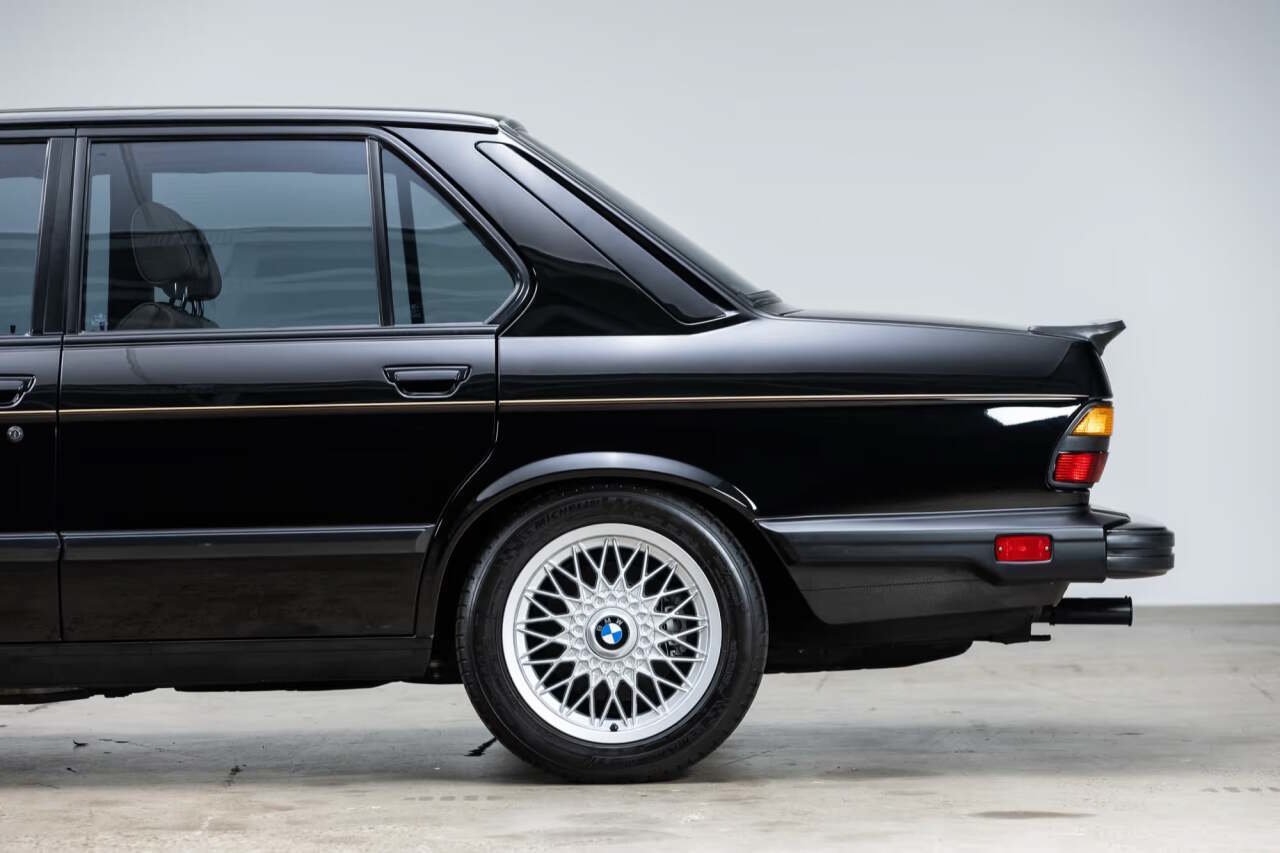Used 1988 BMW M5 RWD image 9