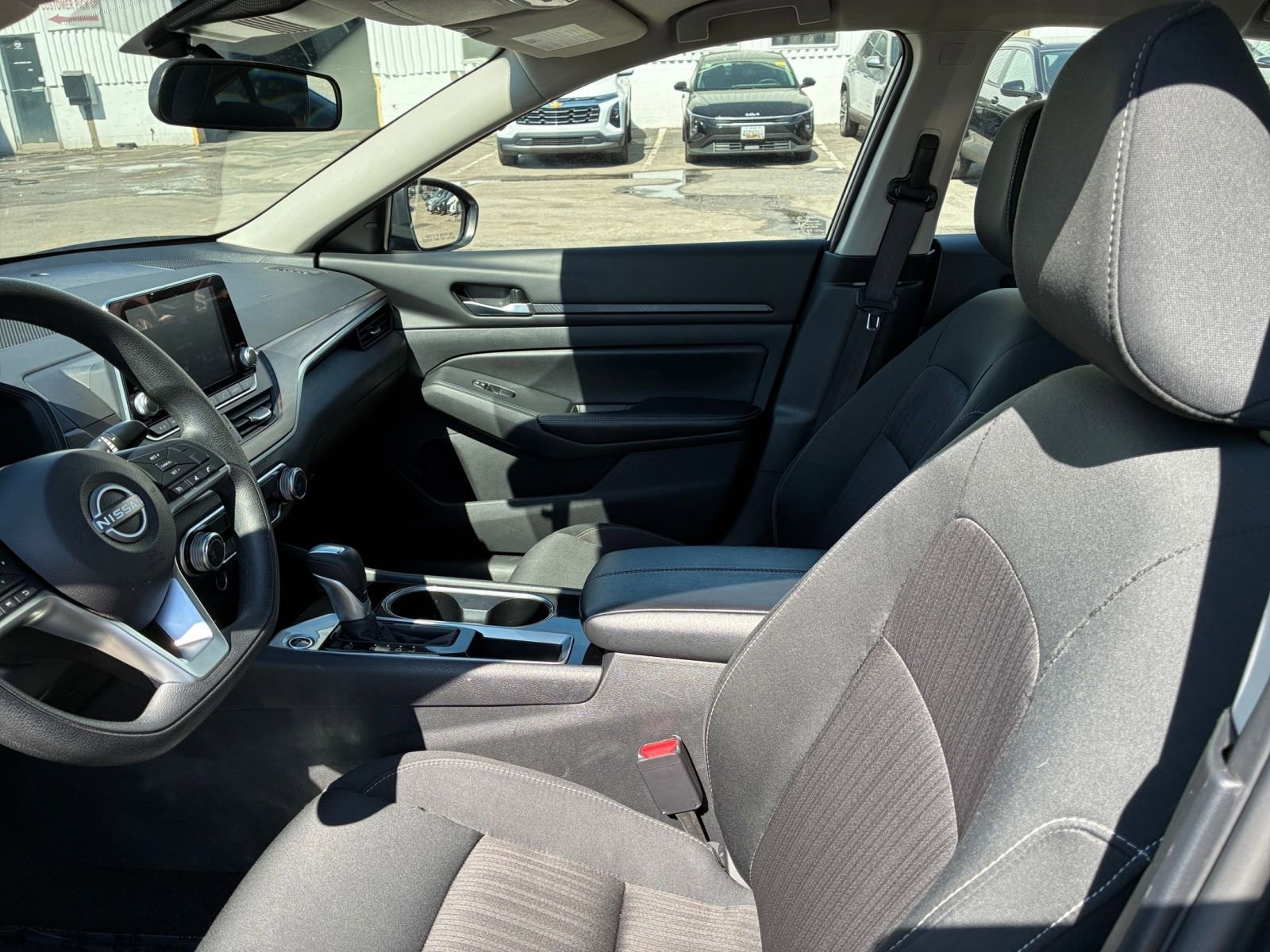 Used 2024 Nissan Altima 2.5 SV FWD image 27