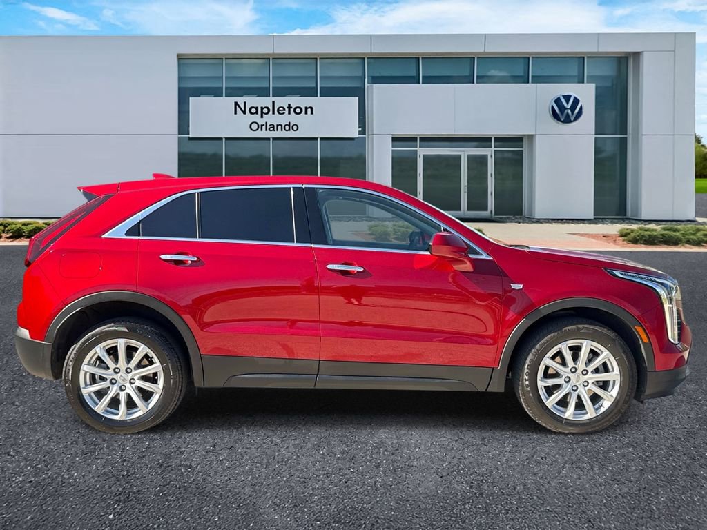 Used 2023 Cadillac XT4 Luxury w/ Cold Weather Package FWD image 7