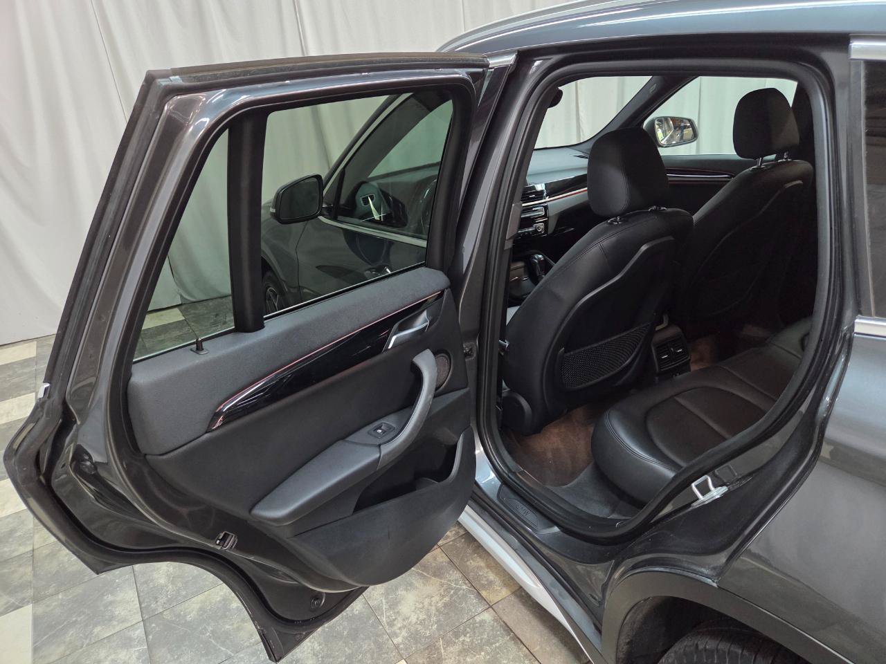 Used 2018 BMW X1 xDrive28i w/ Convenience Package AWD/4WD image 11