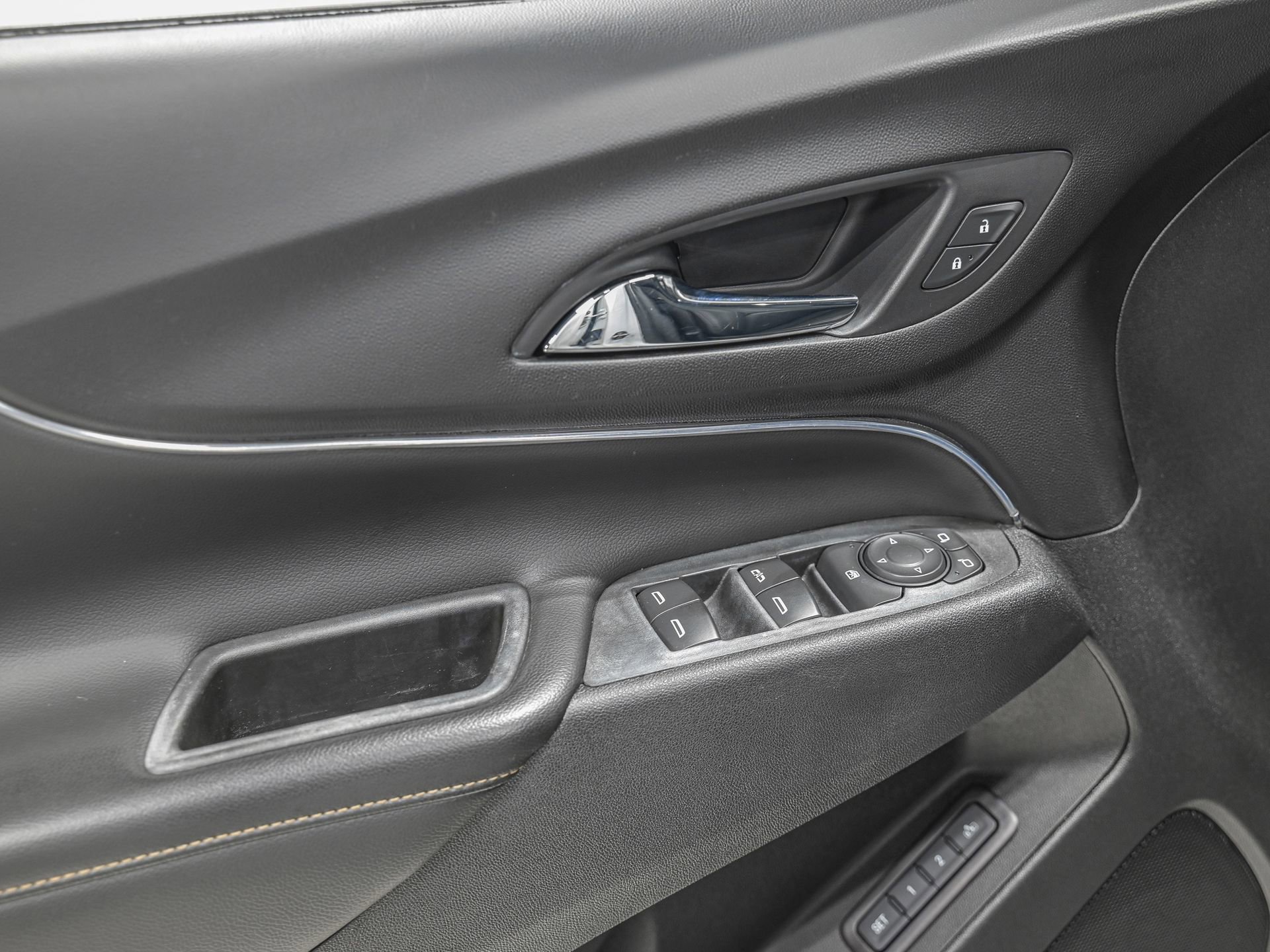 Used 2021 Chevrolet Equinox Premier image 15