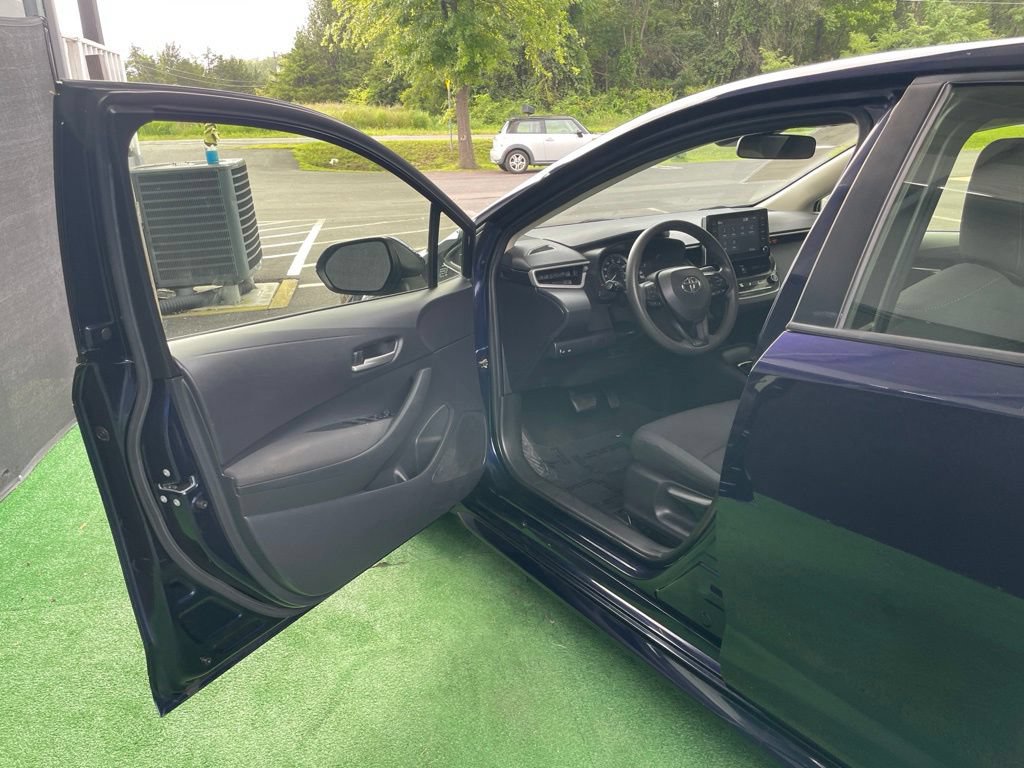 Used 2020 Toyota Corolla LE FWD image 30