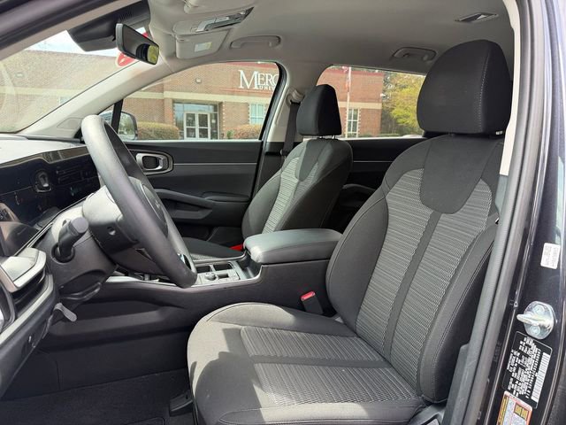 Certified 2025 Kia Sorento LX FWD image 5