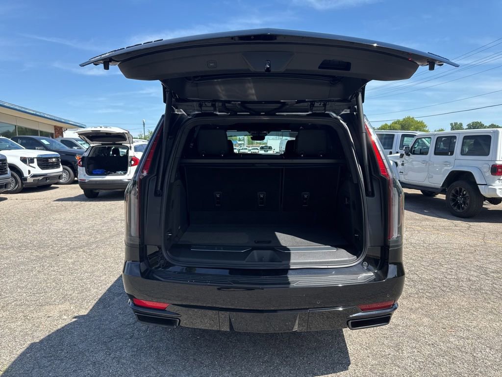 Used 2024 Cadillac Escalade Sport w/ LPO, ONYX Package AWD/4WD image 31