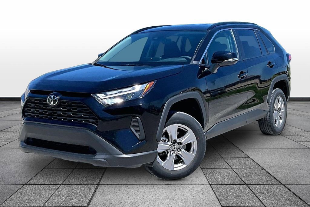 Used 2025 Toyota RAV4 XLE FWD image 1