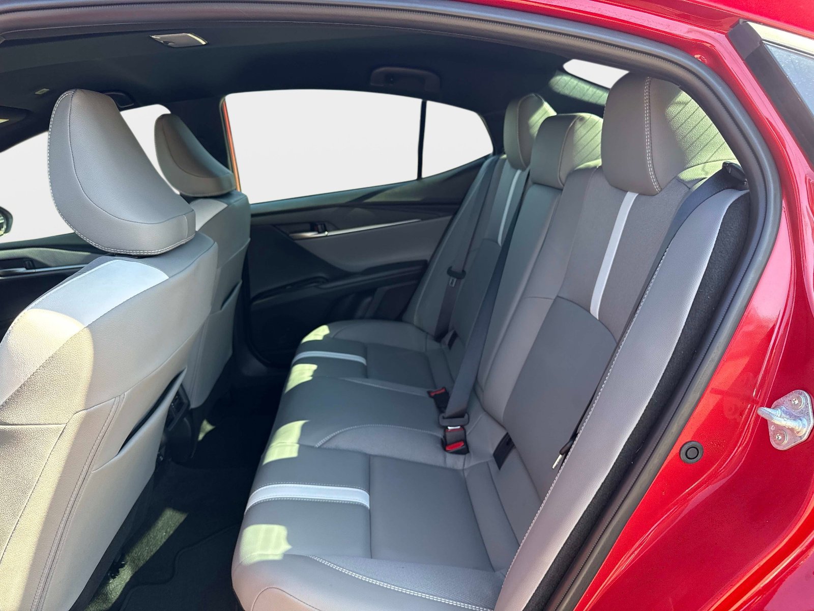 Used 2025 Toyota Camry SE w/ Multimedia Upgrade Package image 13