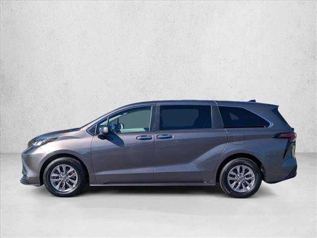 Used 2022 Toyota Sienna XLE image 8