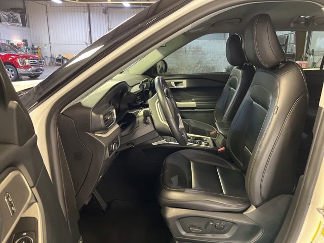 Used 2023 Ford Explorer XLT w/ Equipment Group 202A image 15