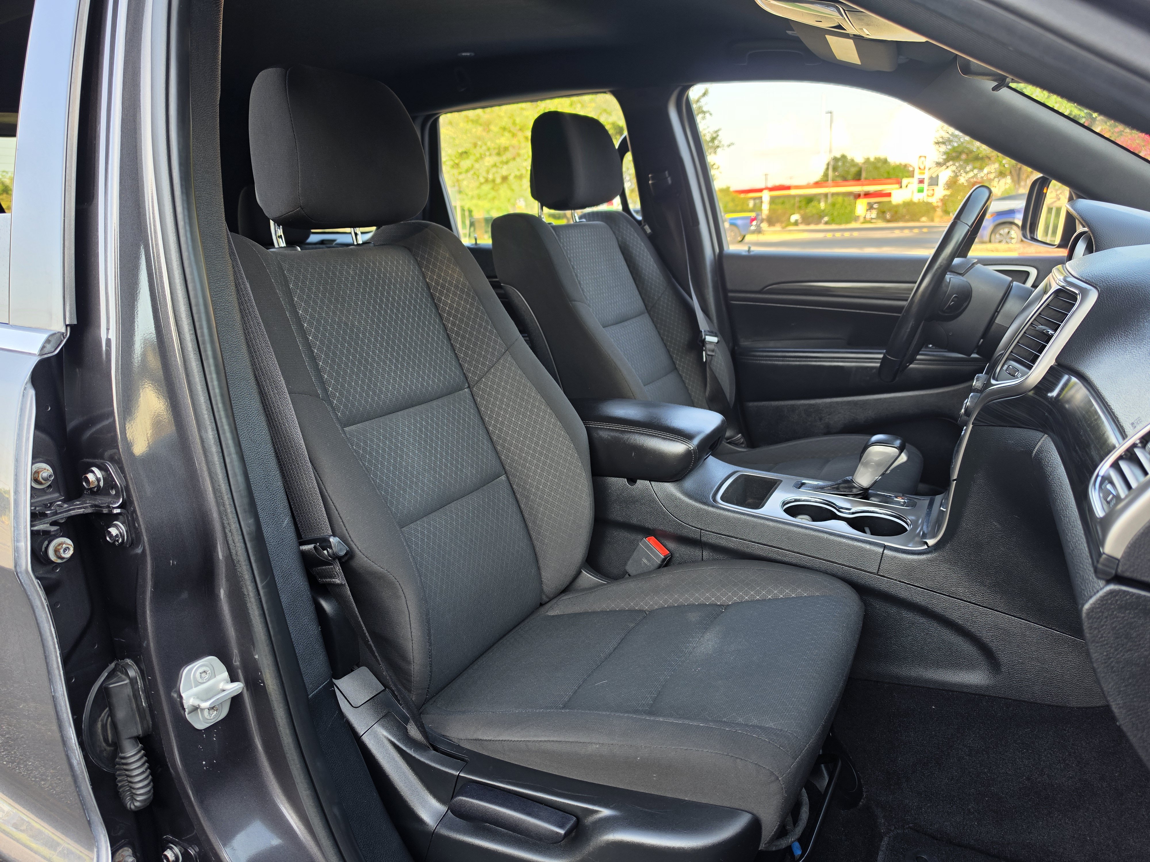 Used 2021 Jeep Grand Cherokee Laredo AWD/4WD image 11