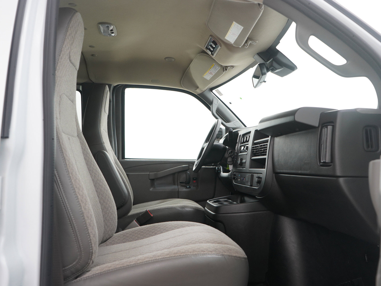 Used 2025 Chevrolet Express 3500 LT w/ LT Preferred Equipment Group RWD image 11