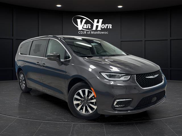 Used 2022 Chrysler Pacifica Touring-L FWD image 1