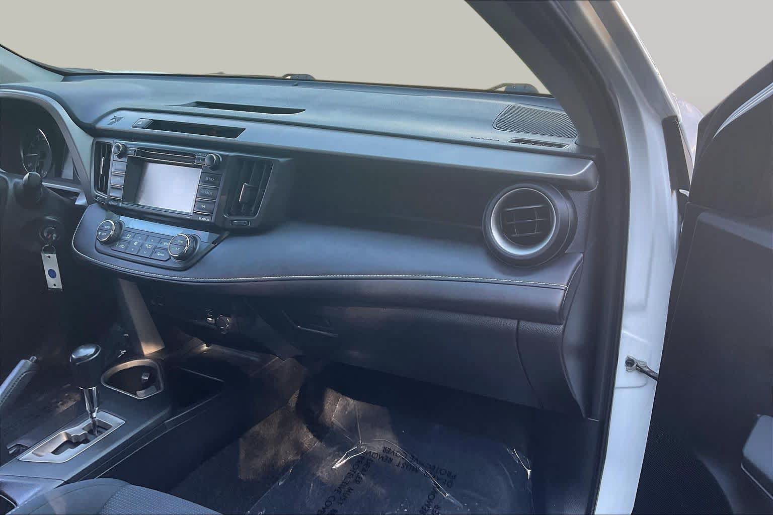 Used 2016 Toyota RAV4 XLE AWD/4WD image 18