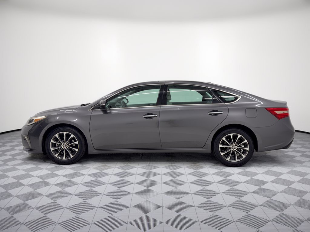 Used 2016 Toyota Avalon XLE FWD image 2