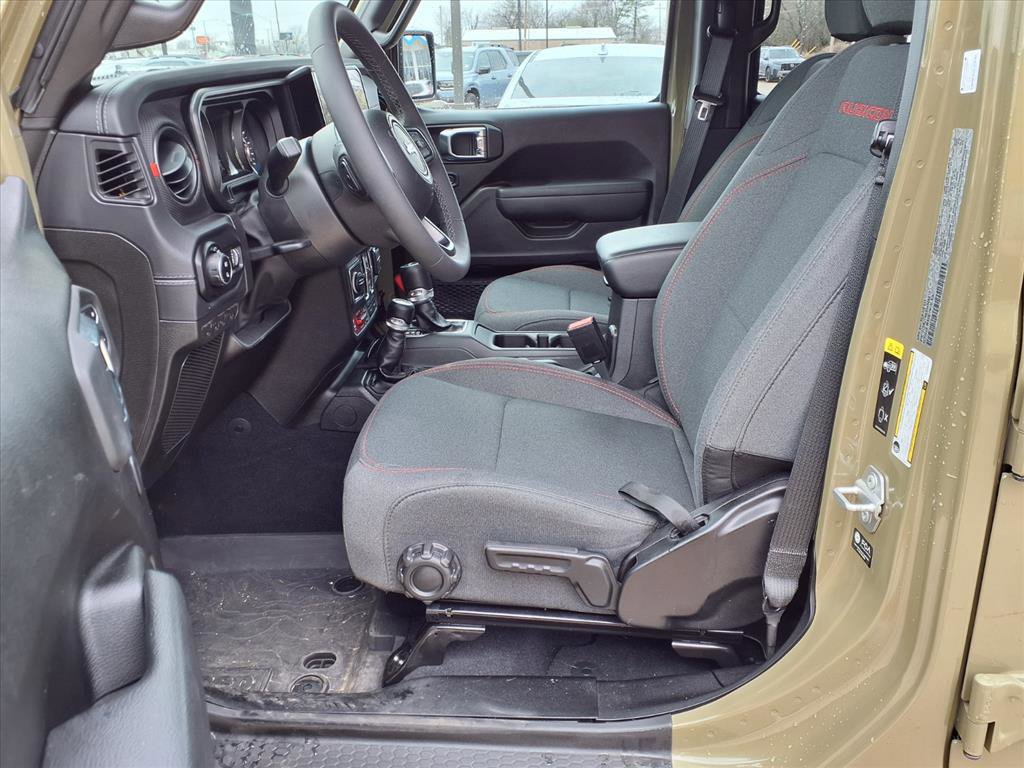 Used 2025 Jeep Gladiator Rubicon AWD/4WD image 18