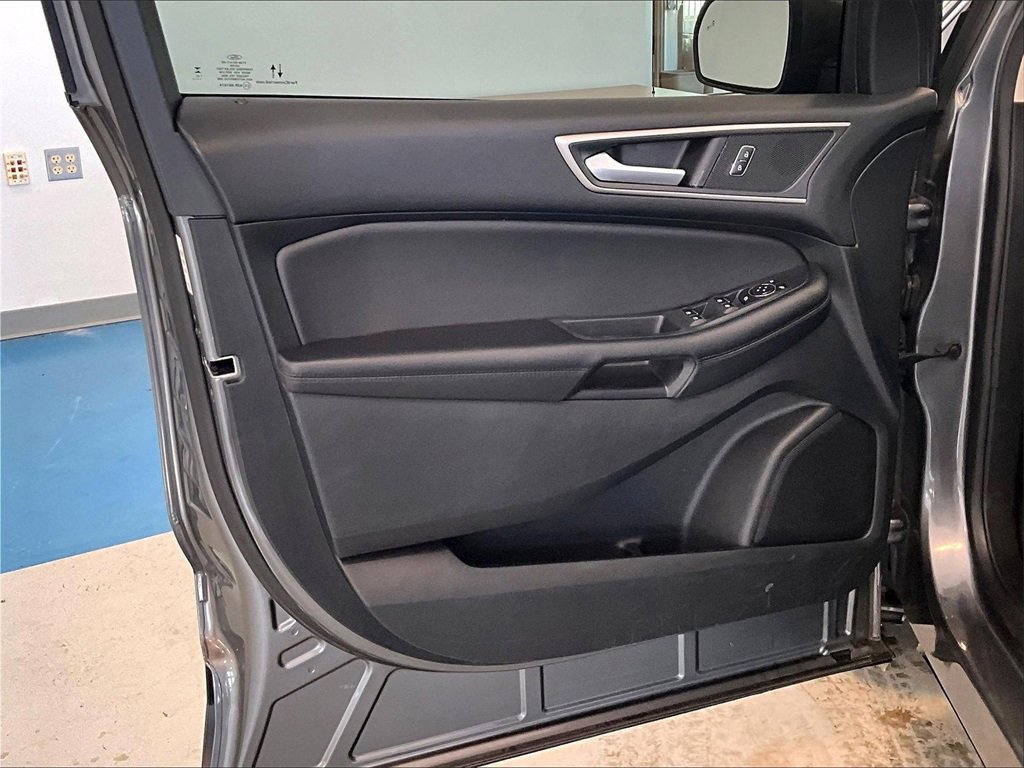 Used 2023 Ford Edge SEL image 9