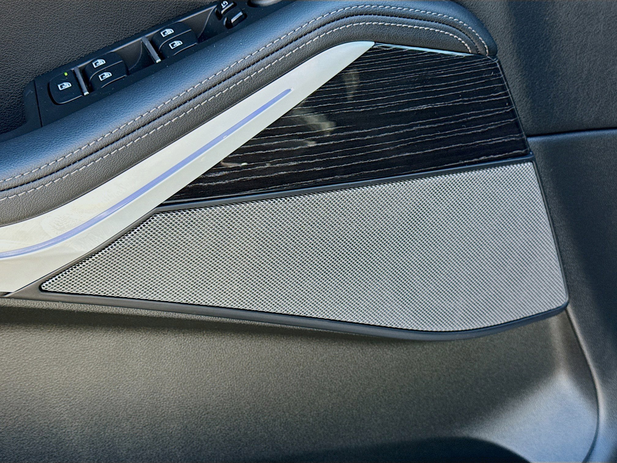 Used 2024 BMW X5 xDrive40i w/ Executive Package image 25