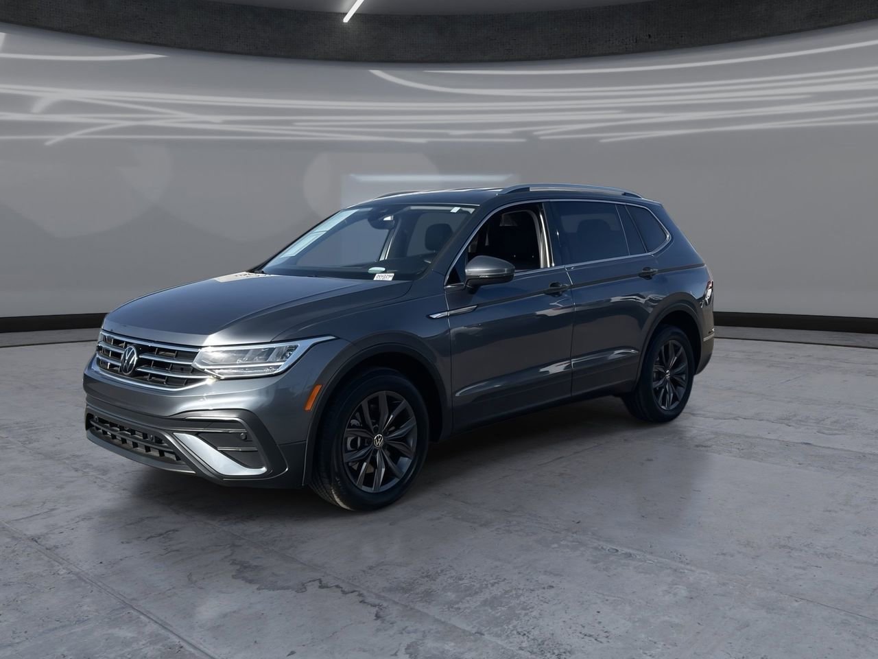Certified 2023 Volkswagen Tiguan SE FWD image 3