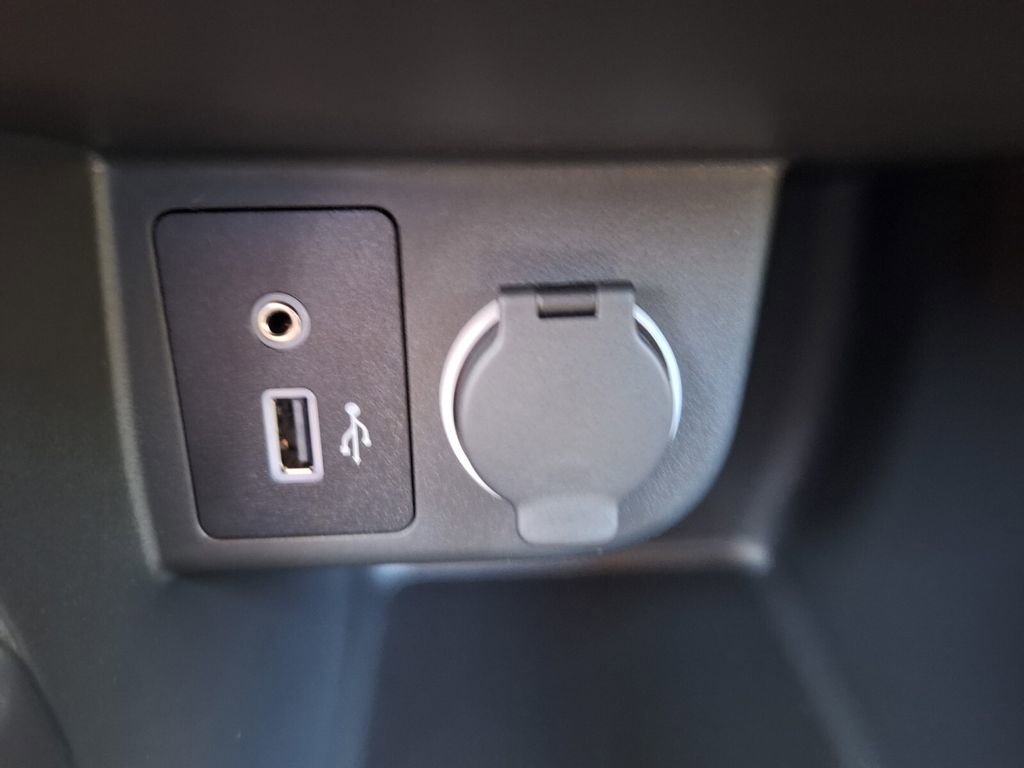 New 2025 Nissan Kicks Play S image 17