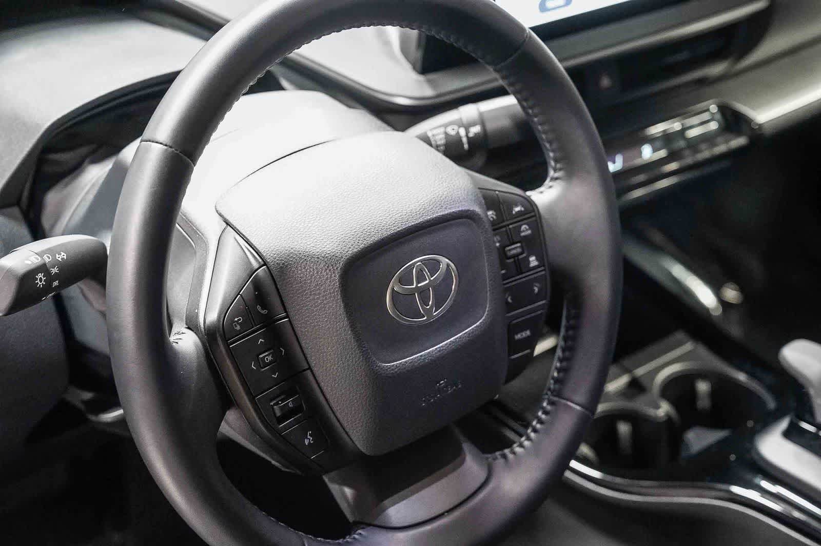 Used 2025 Toyota Prius LE FWD image 20