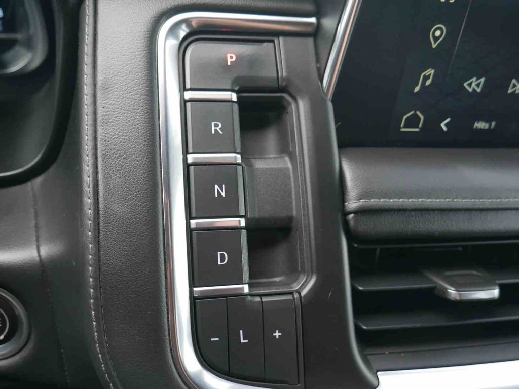 Used 2023 GMC Yukon XL SLE w/ Gmc Pro Safety Plus Package AWD/4WD image 33