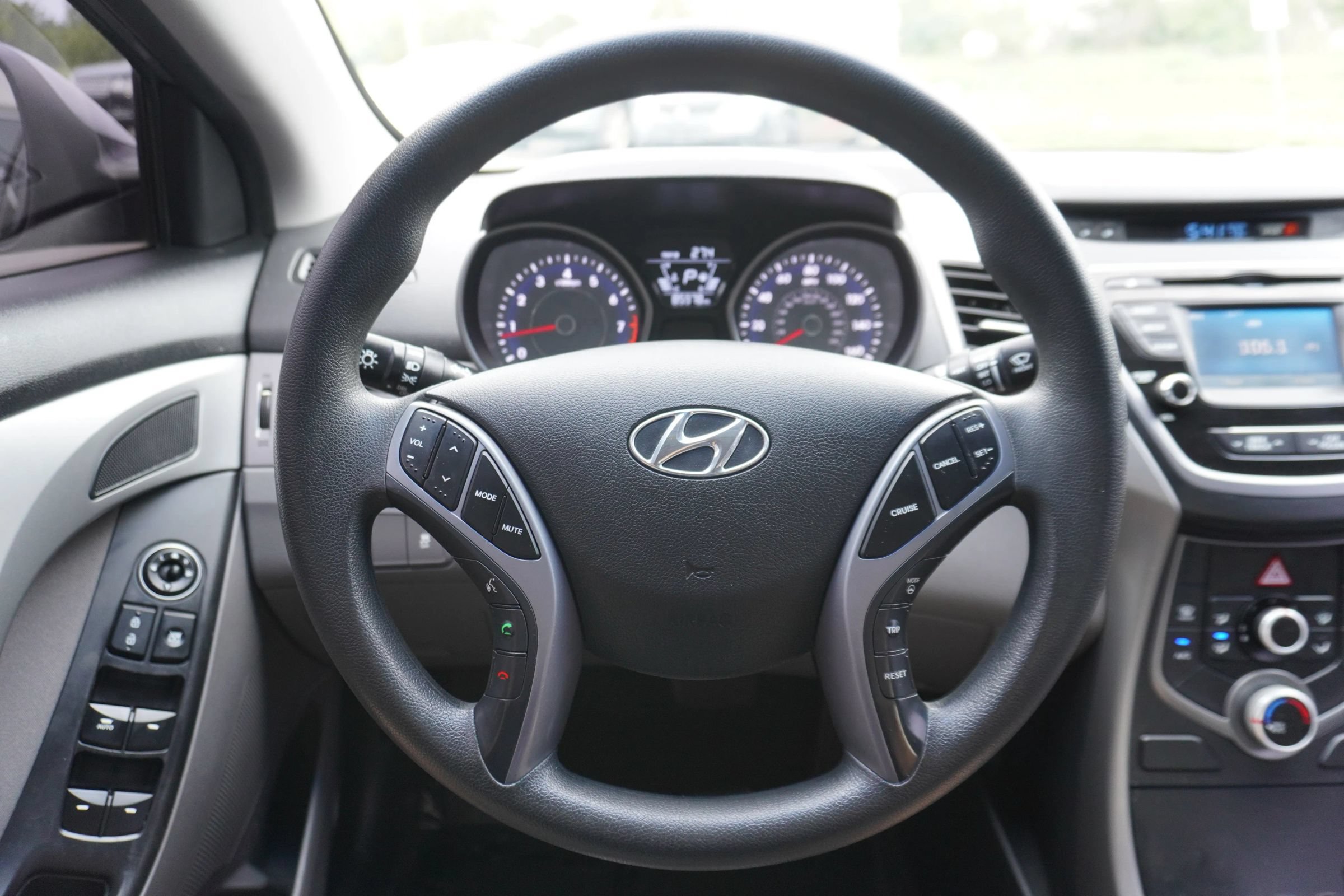 Used 2015 Hyundai Elantra SE w/ Option Group 02 FWD image 23