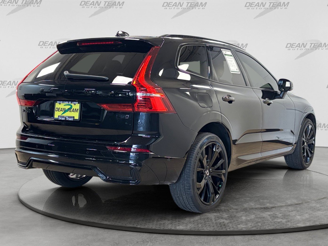 Used 2024 Volvo XC60 B5 Ultimate w/ Climate Package AWD/4WD image 4
