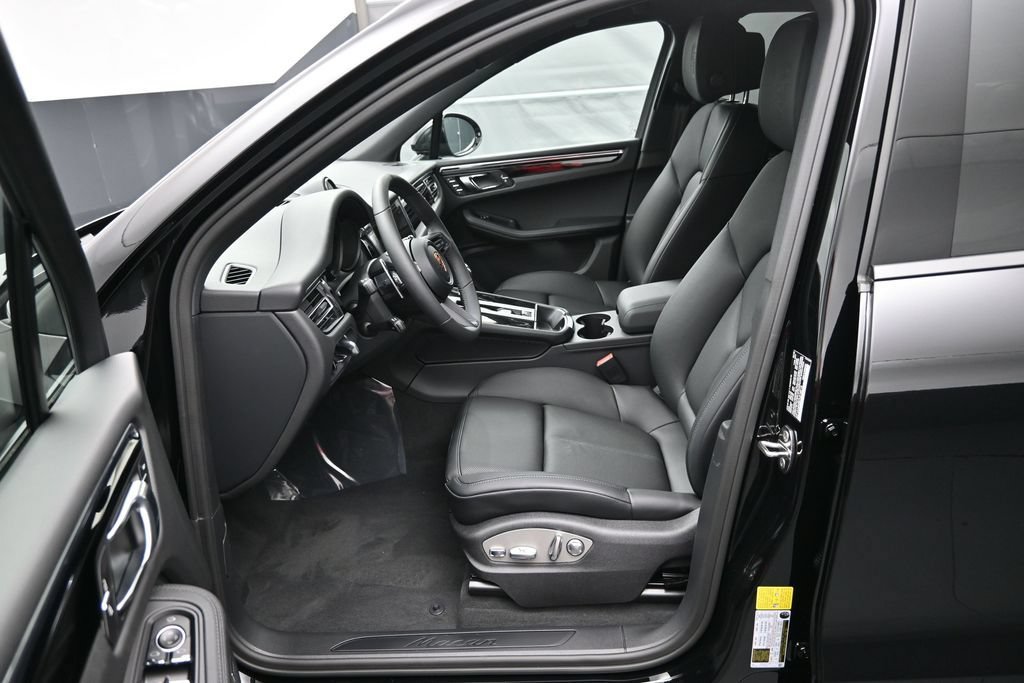 New 2026 Porsche Macan AWD/4WD image 6