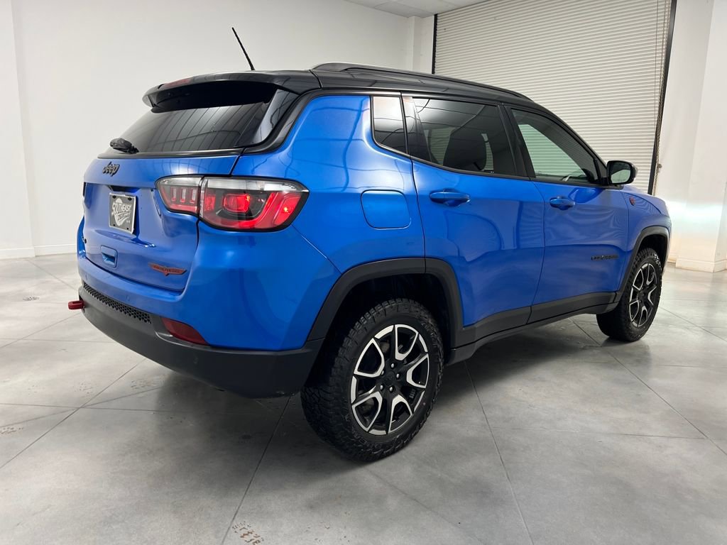 Used 2024 Jeep Compass Trailhawk image 7