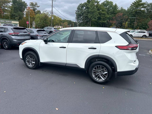 Used 2024 Nissan Rogue S AWD/4WD image 5