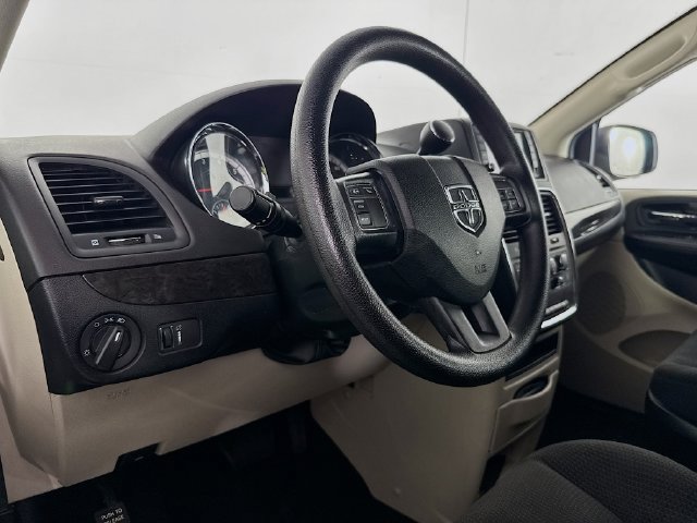 Used 2018 Dodge Grand Caravan SE w/ UConnect Hands-Free Group FWD image 18