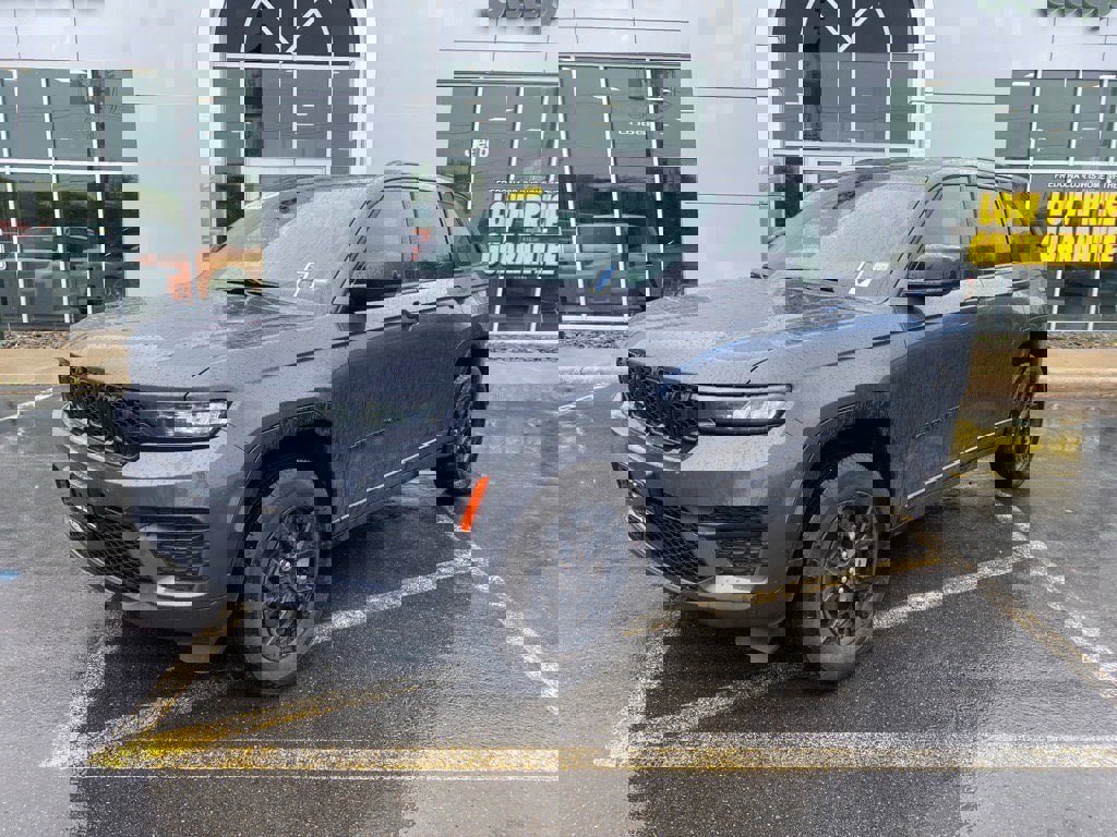 Used 2024 Jeep Grand Cherokee Altitude