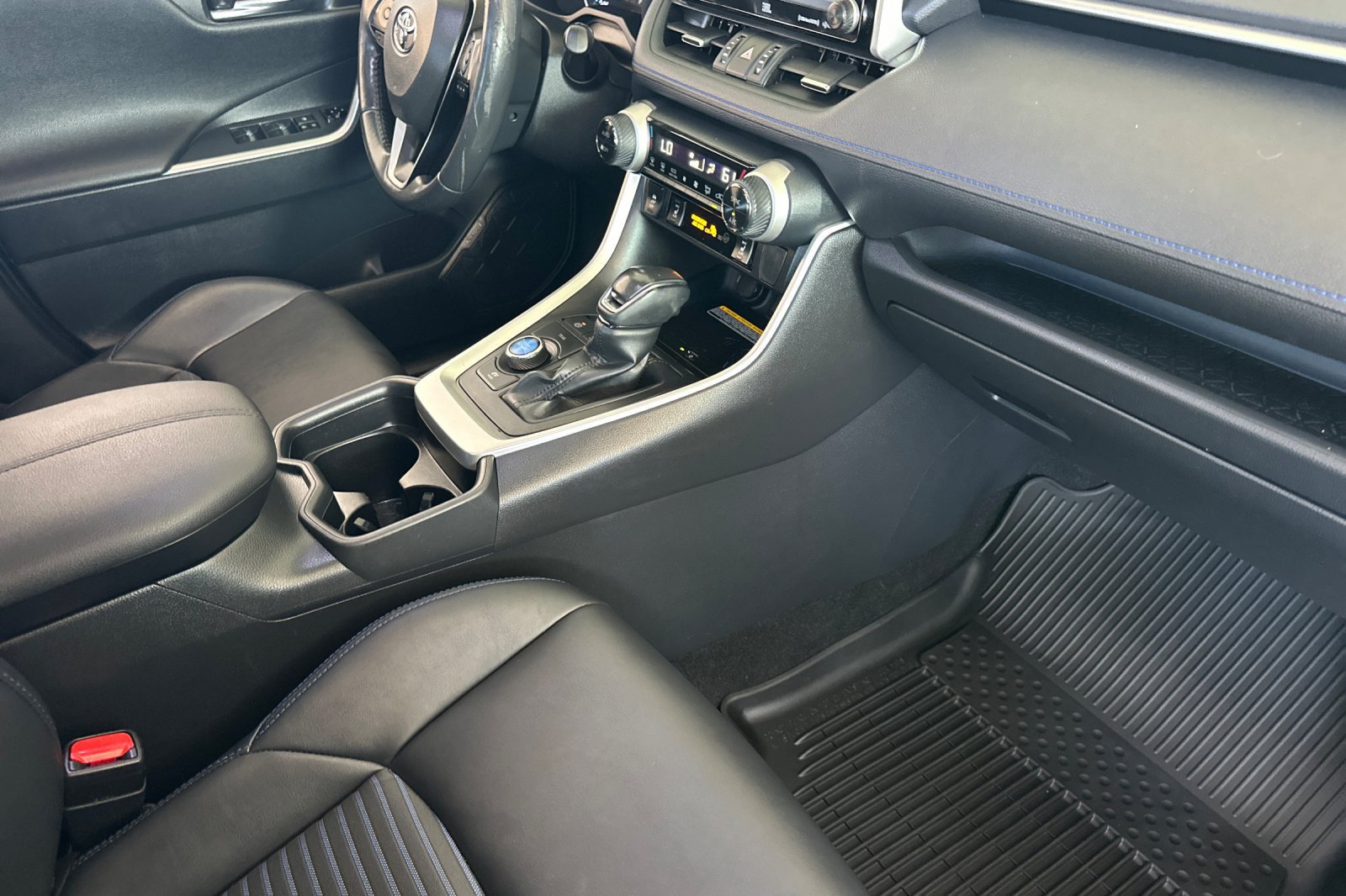 Used 2021 Toyota RAV4 XSE AWD/4WD image 13