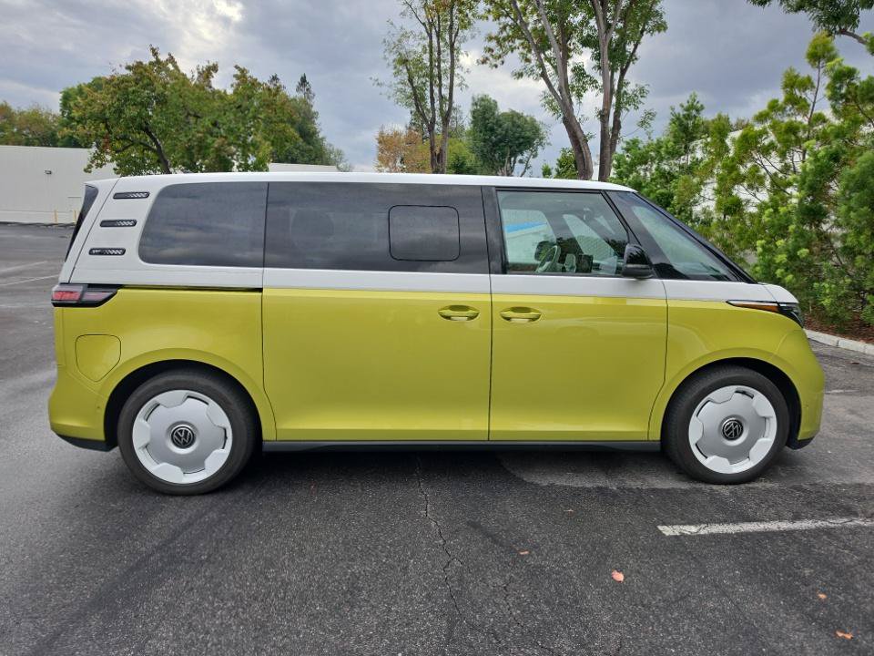 Used 2025 Volkswagen ID. Buzz 1st Edition AWD/4WD image 2