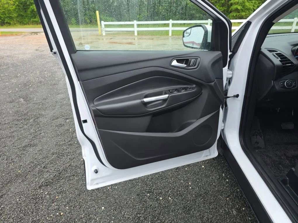 Used 2018 Ford Escape SE FWD image 31