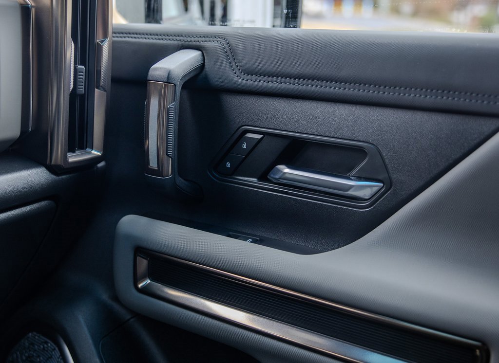 Used 2024 GMC Hummer EV 3X w/ LPO, Illumination Package image 12