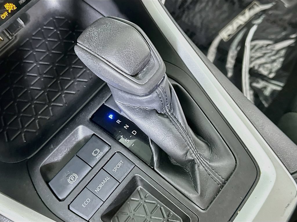 Used 2022 Toyota RAV4 XLE FWD image 33