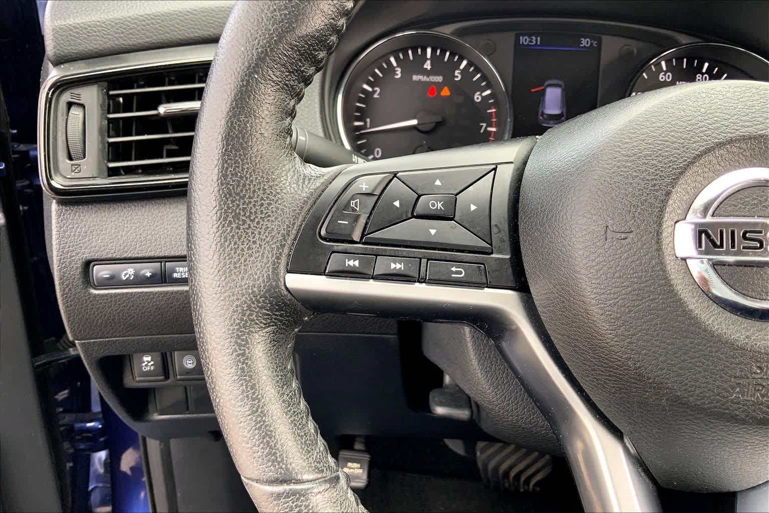 Used 2020 Nissan Rogue SV FWD image 23