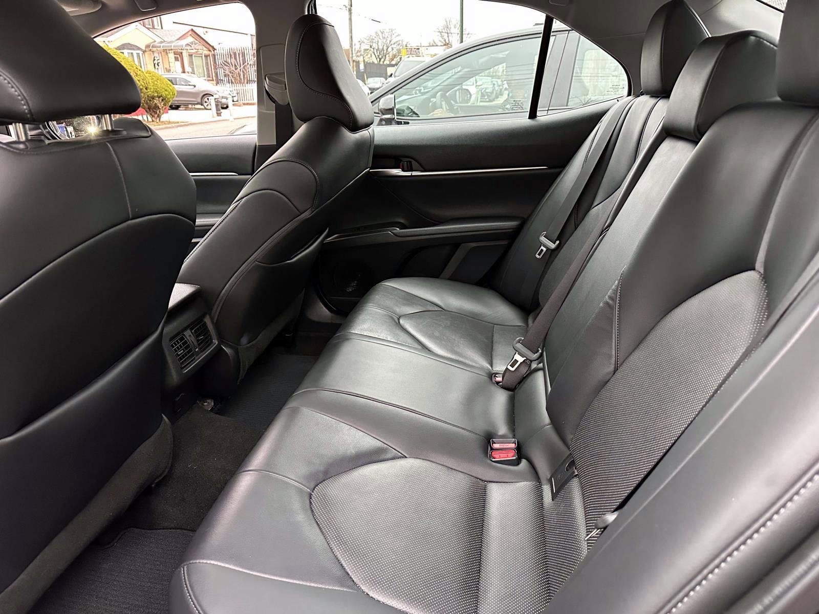 Used 2022 Toyota Camry XLE w/ Navigation Upgrade Package image 16