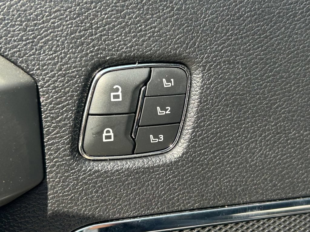Used 2021 Ford F250 Lariat w/ Tremor Off-Road Package AWD/4WD image 21