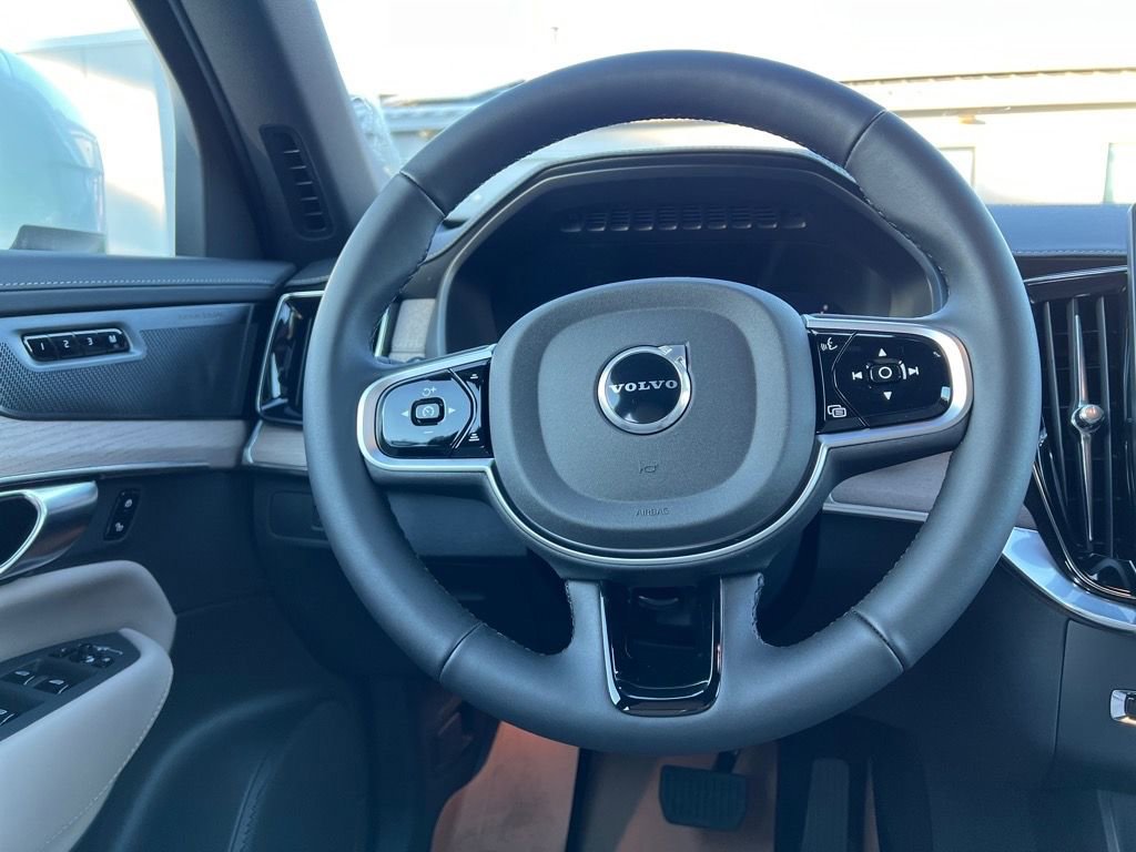 New 2026 Volvo XC90 B6 Plus w/ Protection Package Premier AWD/4WD image 24