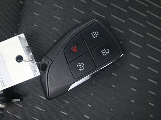Used 2025 Chevrolet Equinox LT FWD image 9
